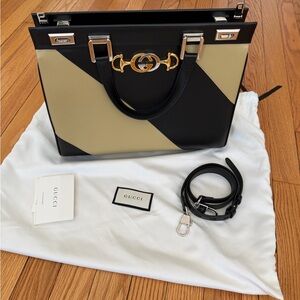Gucci Black & Cream Large Zumi Leather Top-Handle Hand Bag w/cross body strap